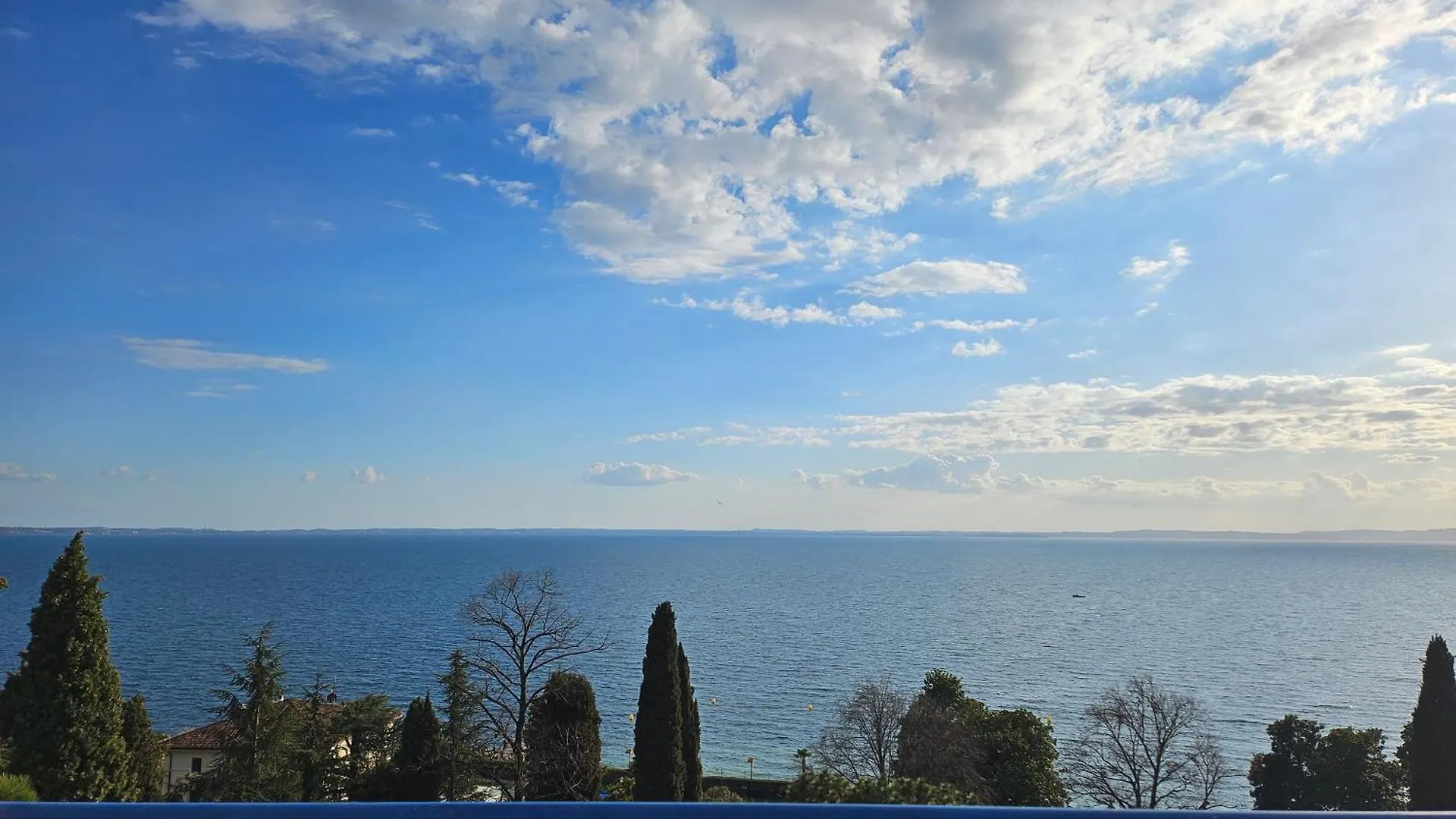 Dani'S Lakeside Apartment In Euroresidence Garda  Italien